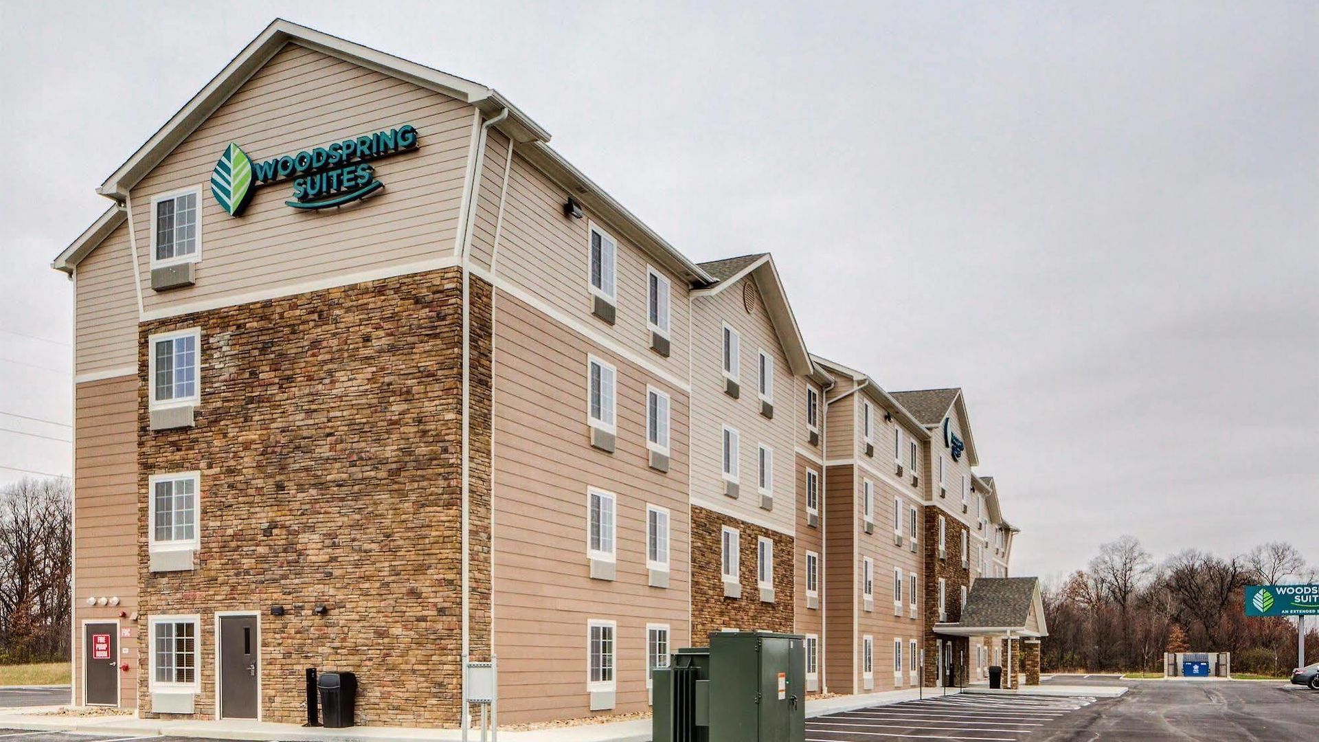 Hotel Woodspring Airport 4*