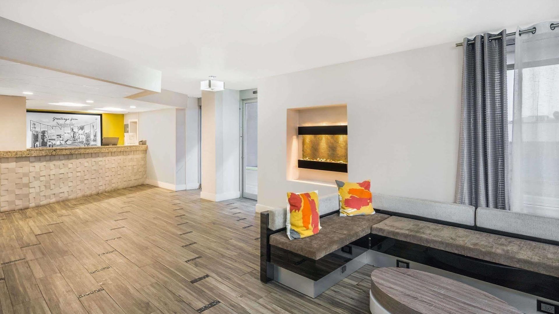 Super 8 By Wyndham Downtown Hotel