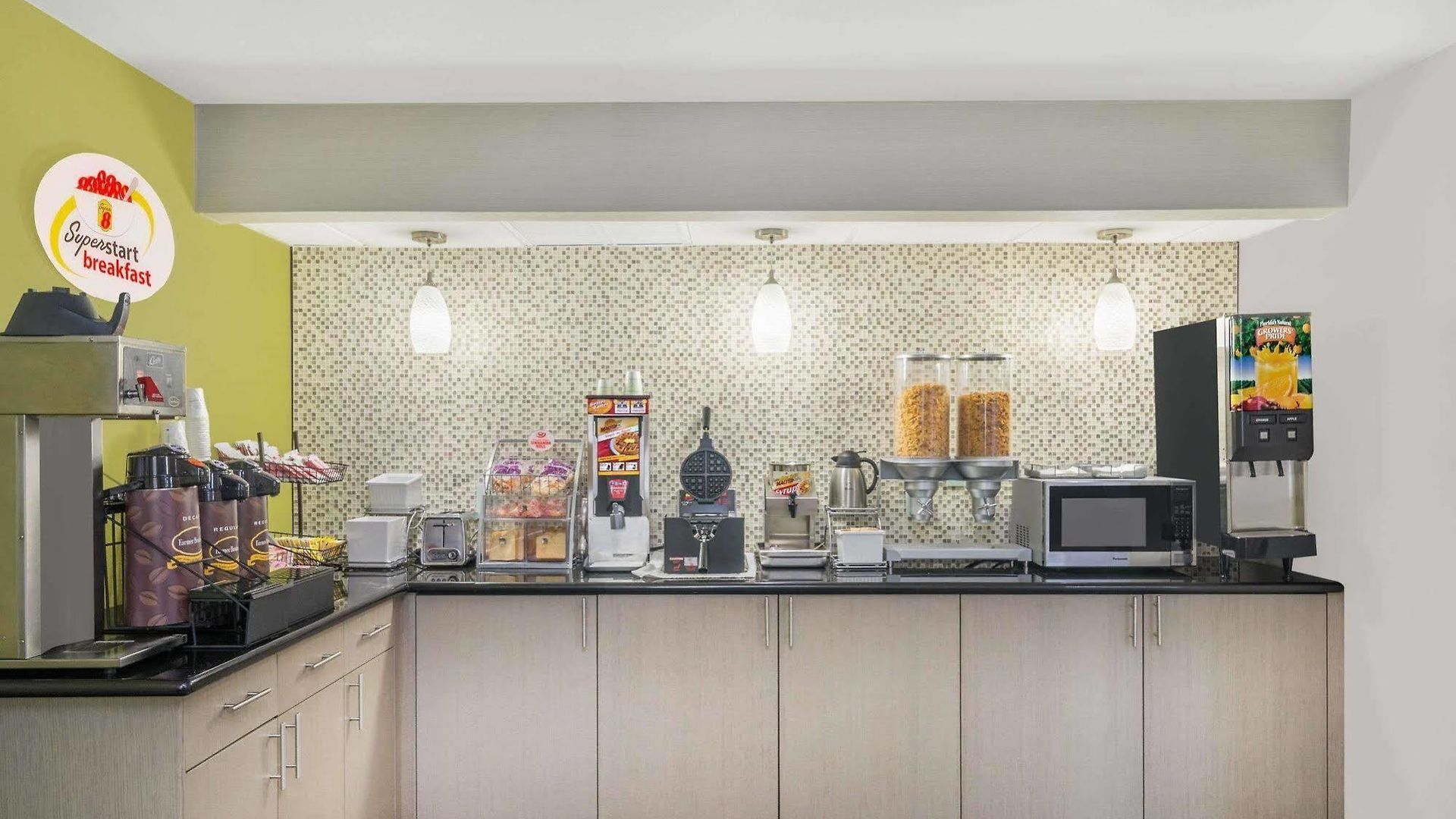 Super 8 By Wyndham Downtown
