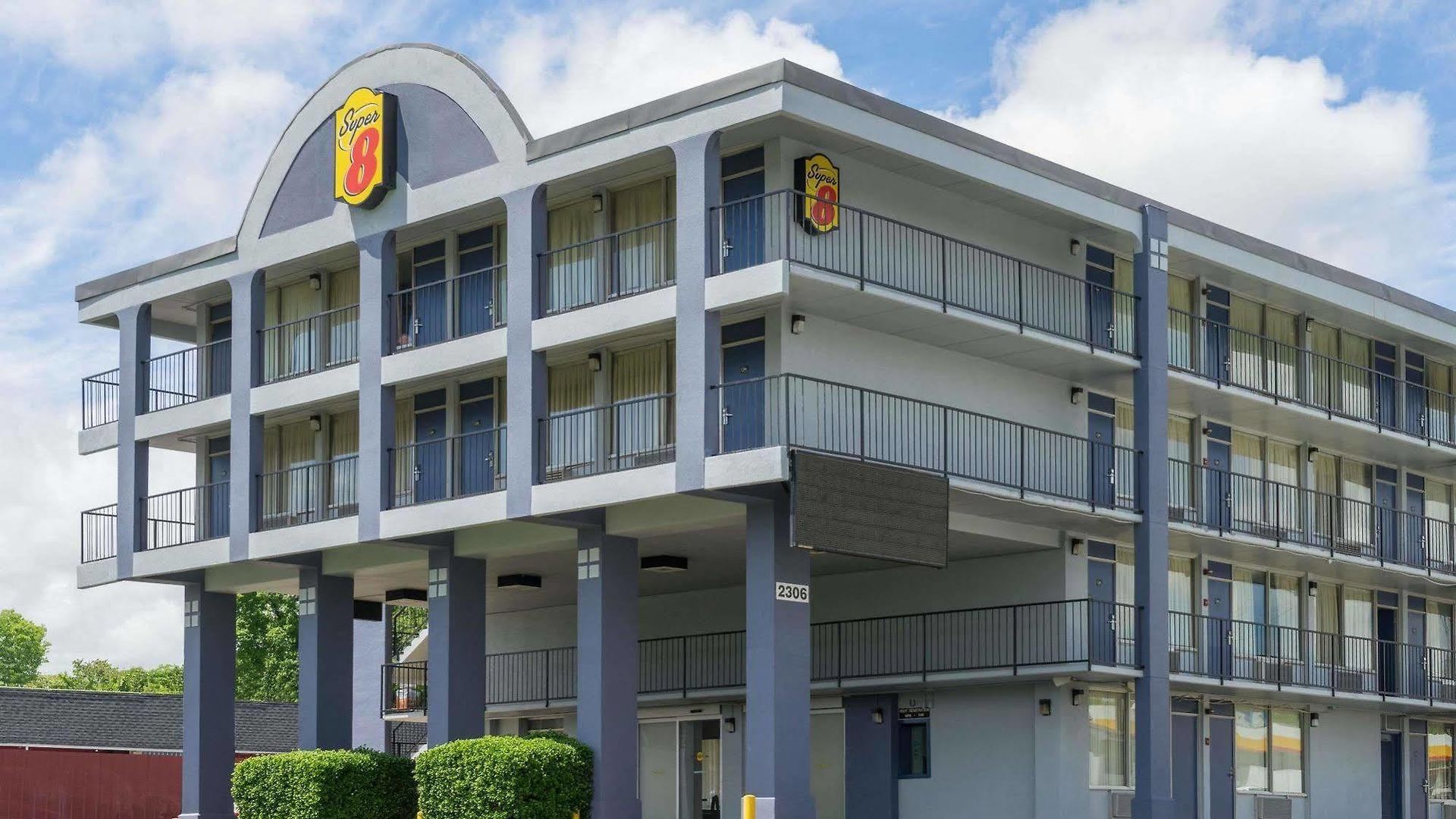Super 8 By Wyndham Downtown 2*