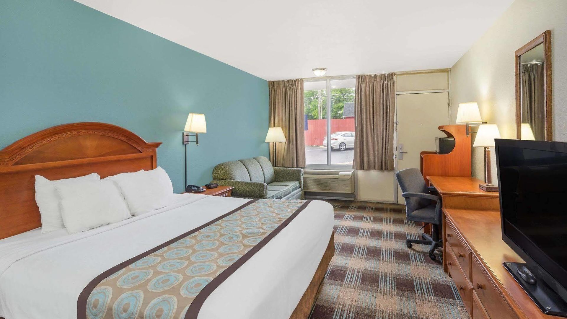 Hotel Super 8 By Wyndham Downtown