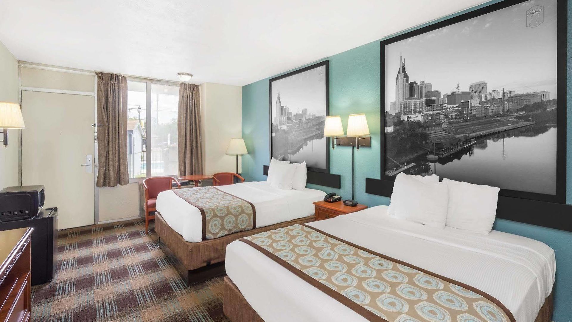 Super 8 By Wyndham Downtown