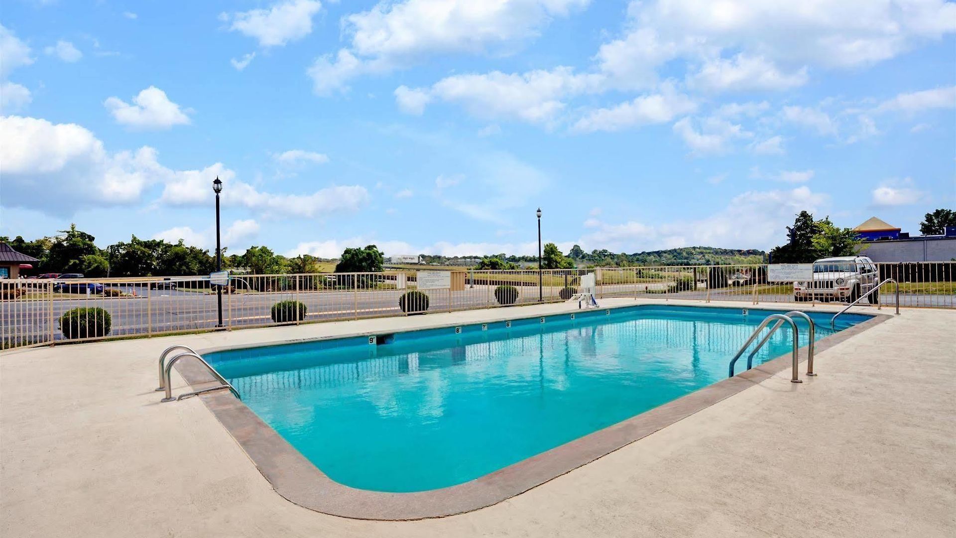 Super 8 By Wyndham Downtown 2*