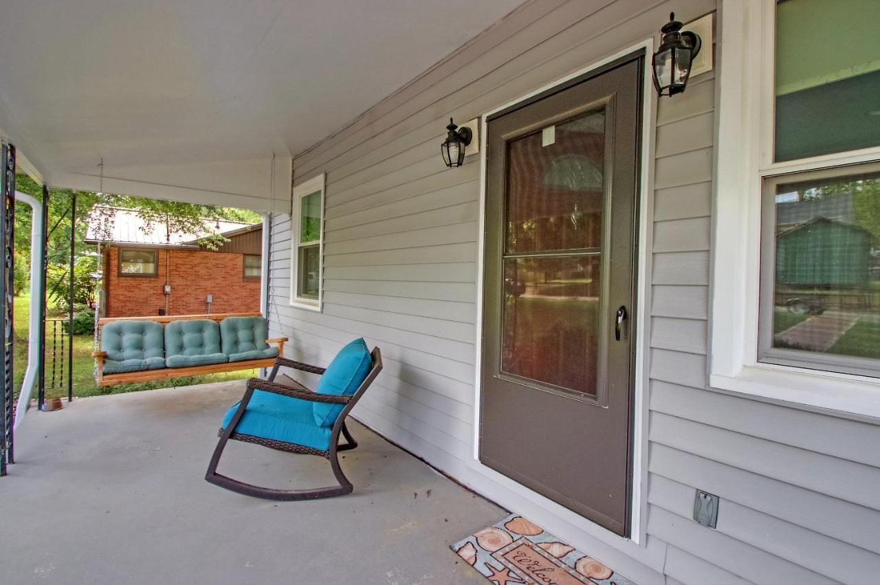 Walk To Trails & Fishing Spots! Lake Ozark Escape Holiday home Nashville
