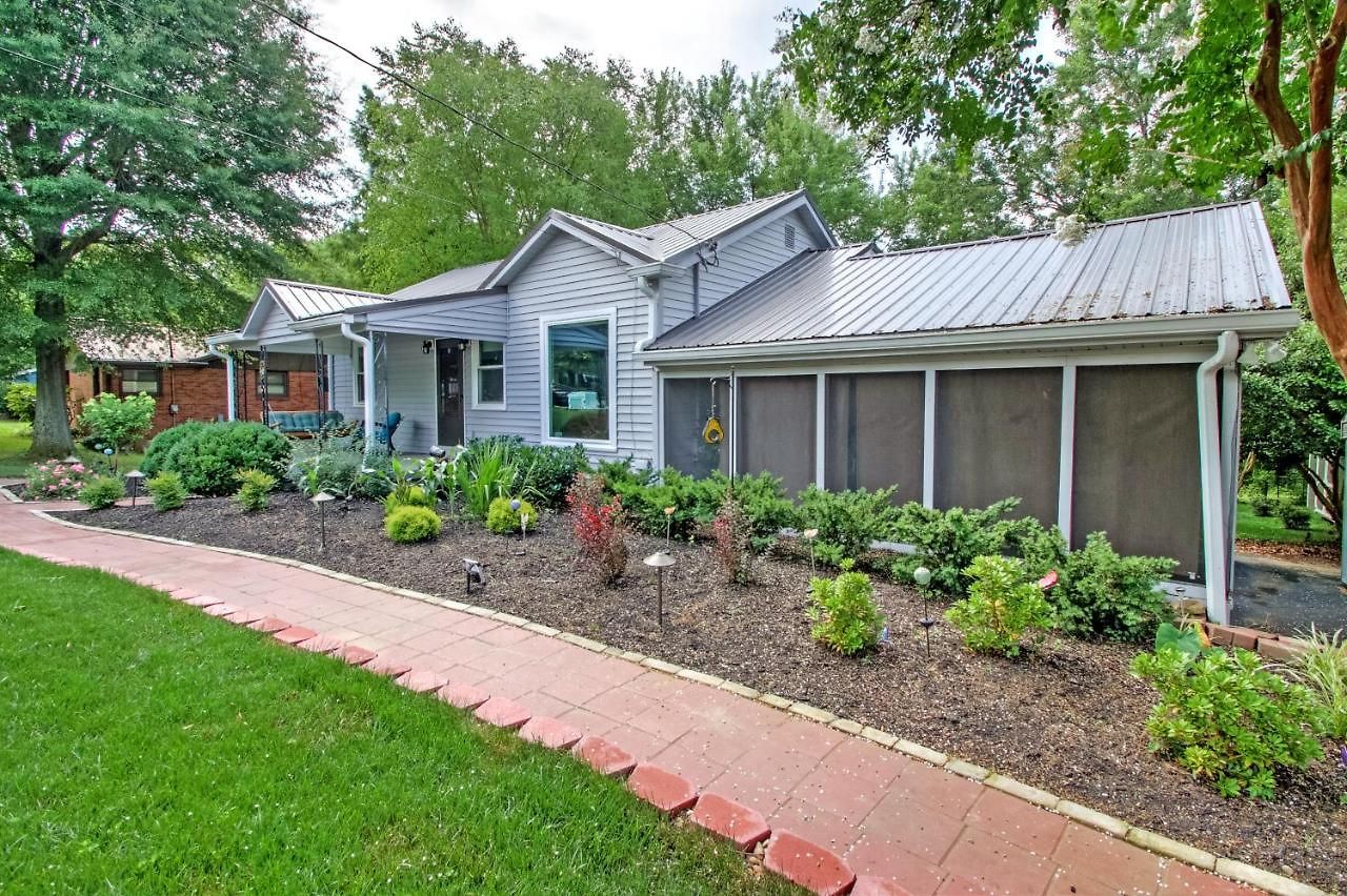 Holiday home Walk To Trails & Fishing Spots! Lake Ozark Escape