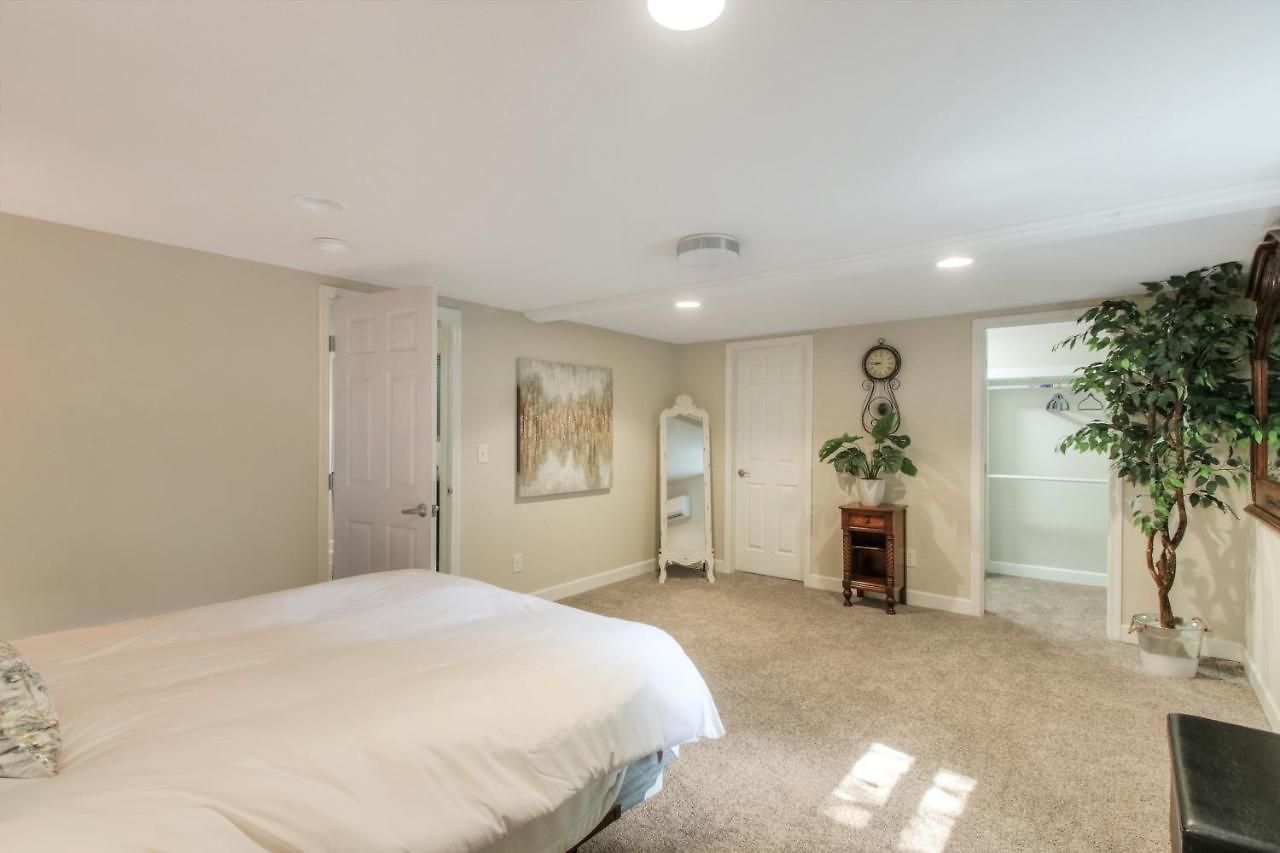 Walk To Trails & Fishing Spots! Lake Ozark Escape Holiday home Nashville