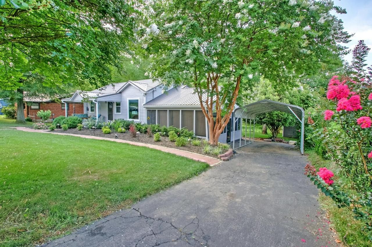 Holiday home Walk To Trails & Fishing Spots! Lake Ozark Escape *