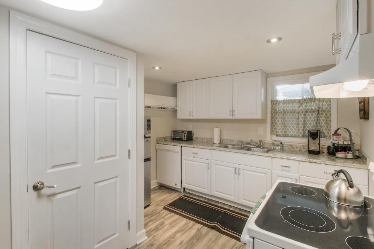 Walk To Trails & Fishing Spots! Lake Ozark Escape Holiday home Nashville