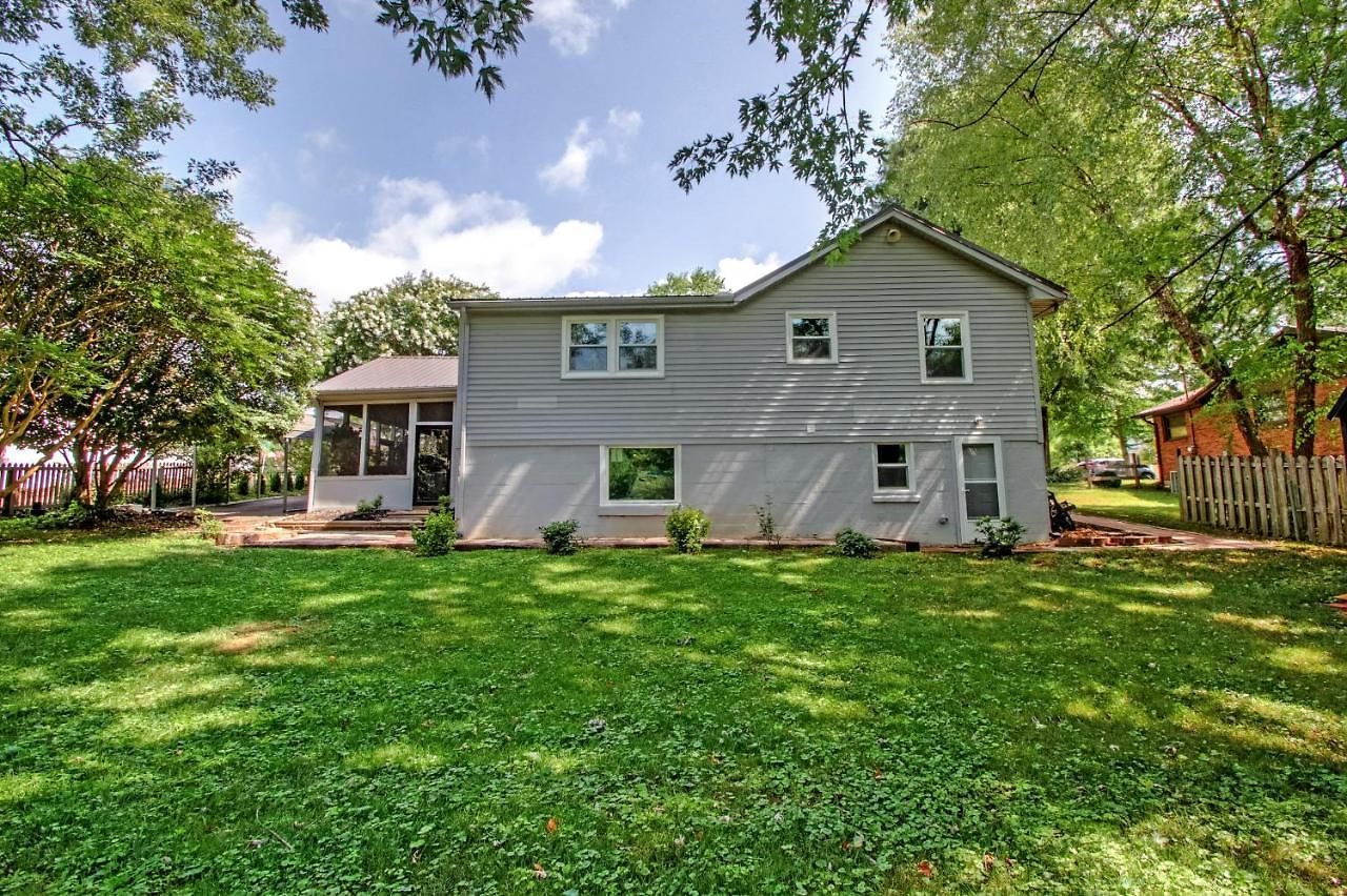 Holiday home Walk To Trails & Fishing Spots! Lake Ozark Escape *