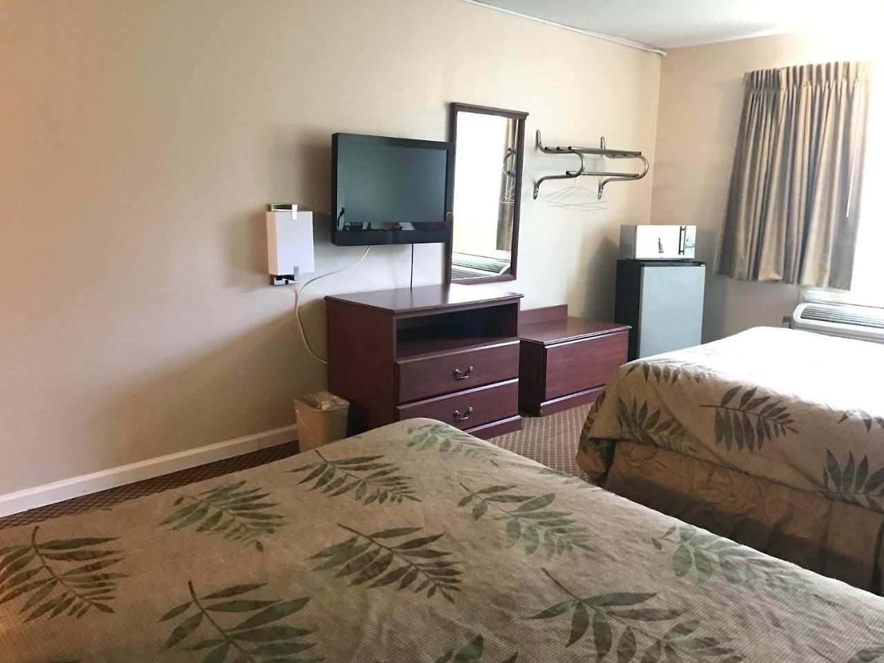 Regency Inn & Suites 2*