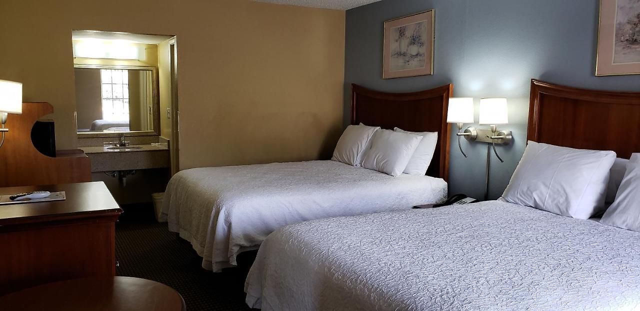 Vista And Airport East Motel 2*