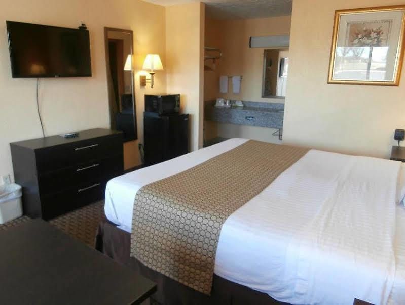 Econo North Motel 3*