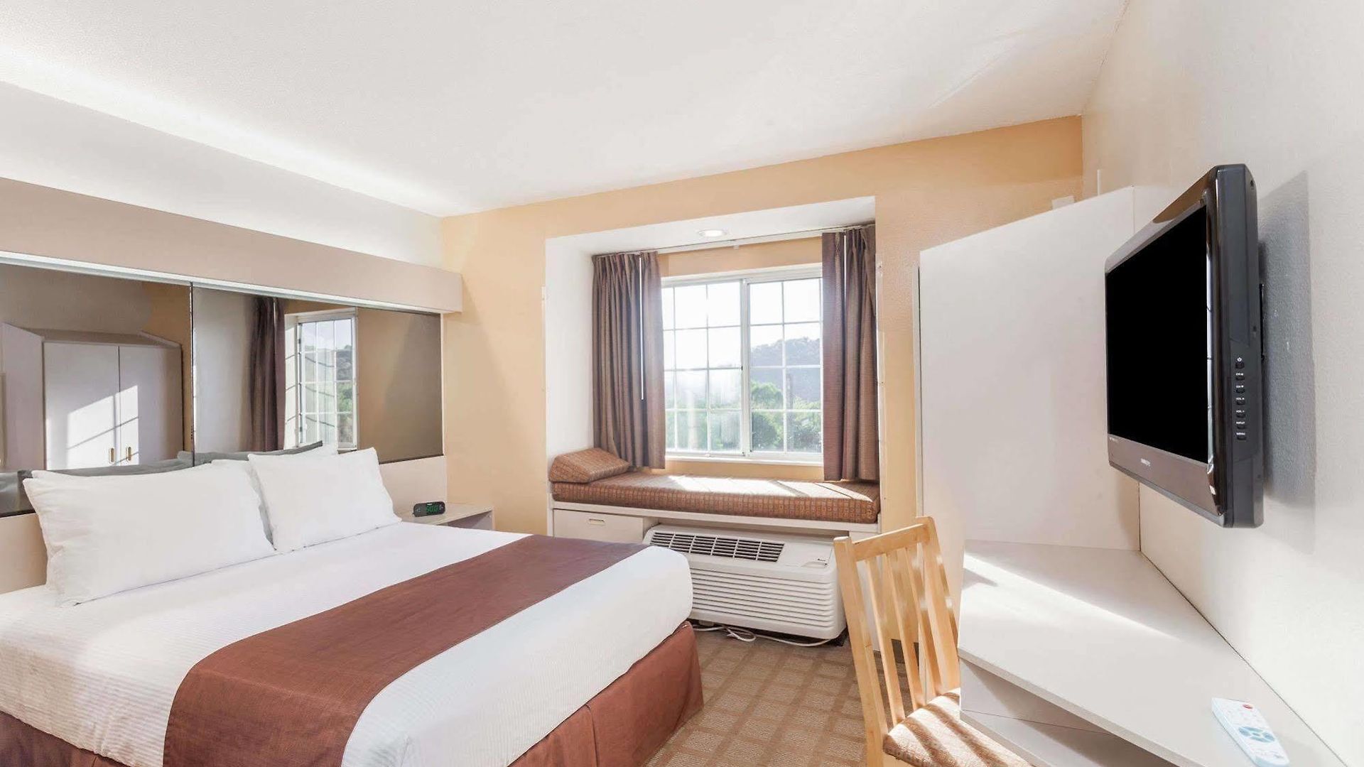 Microtel & By Wyndham Hotel 2*