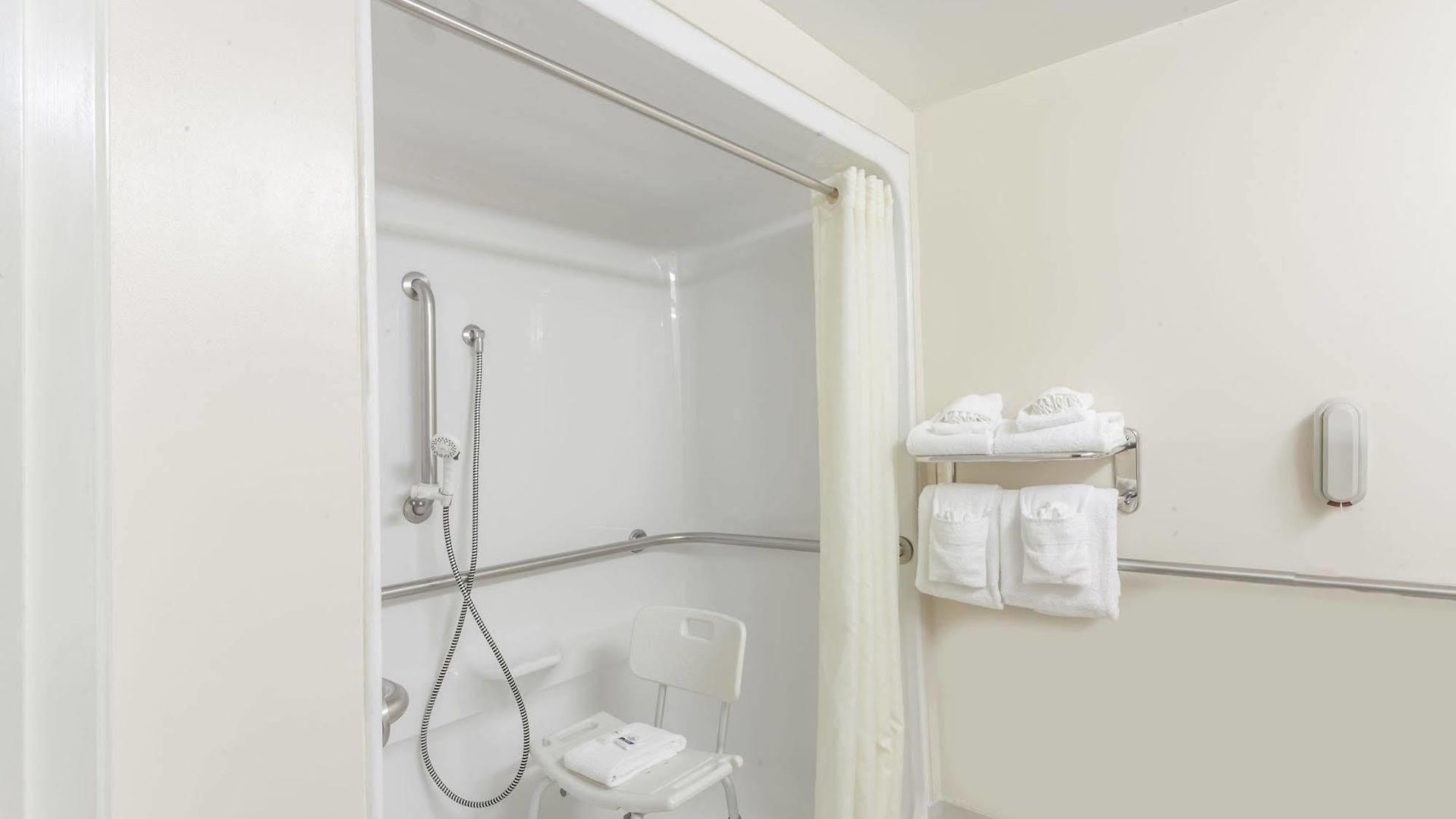 Hotel Microtel & By Wyndham 2*