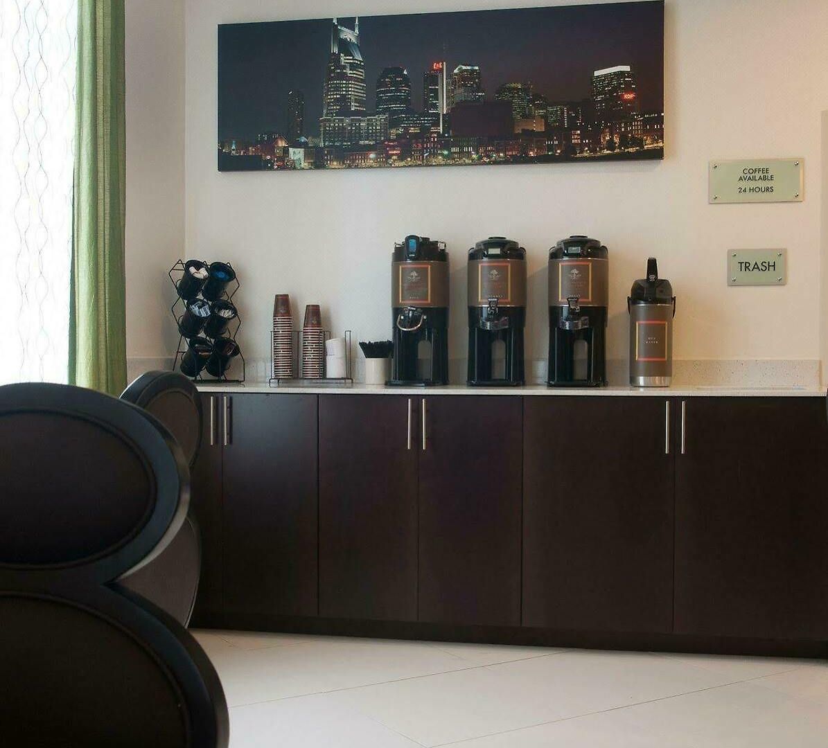 Country & By Radisson Airport Tn Hotel 4*