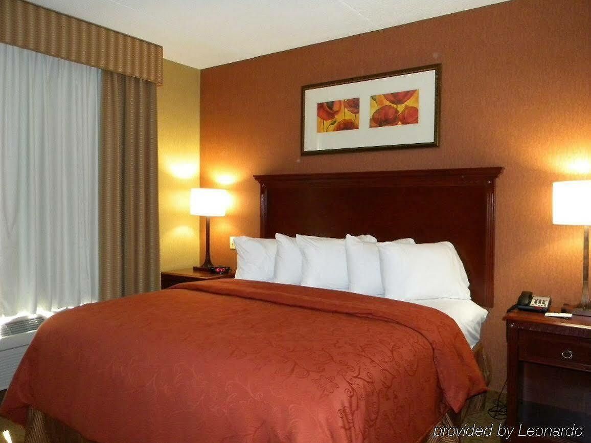 Country & By Radisson Airport Tn Hotel 4*