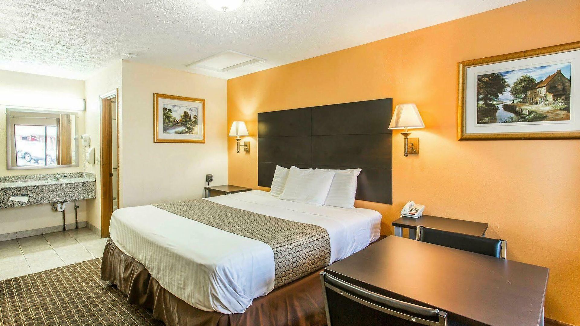 Econo North Motel 3*