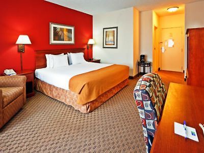 Hotel Express Airport By Ihg 3*