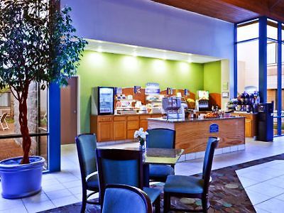 Hotel Express Airport By Ihg