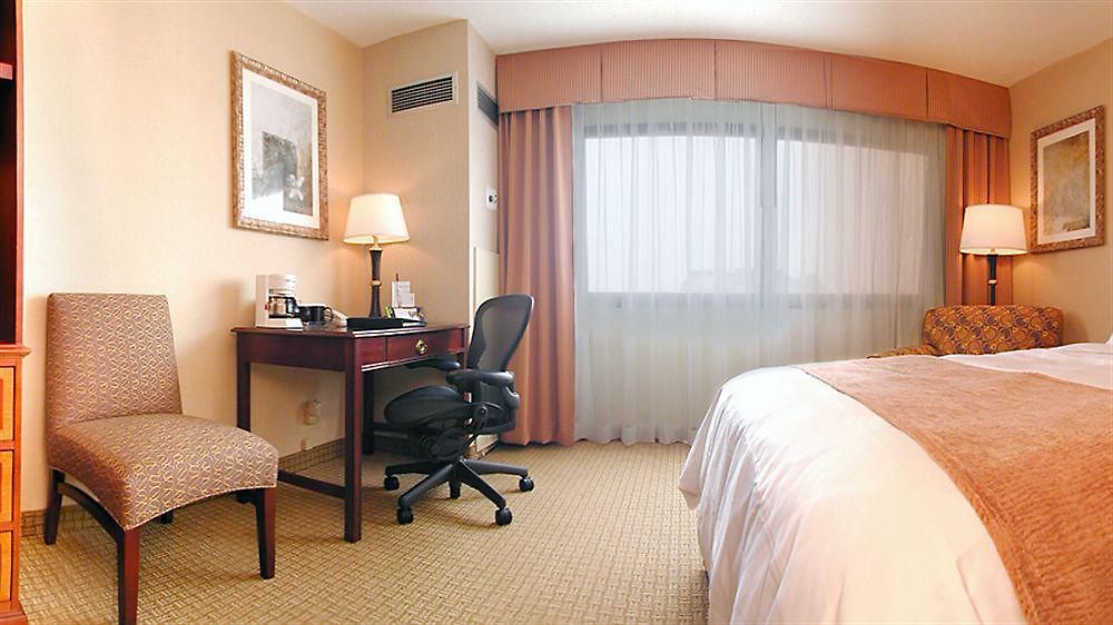 Radisson Airport 4*