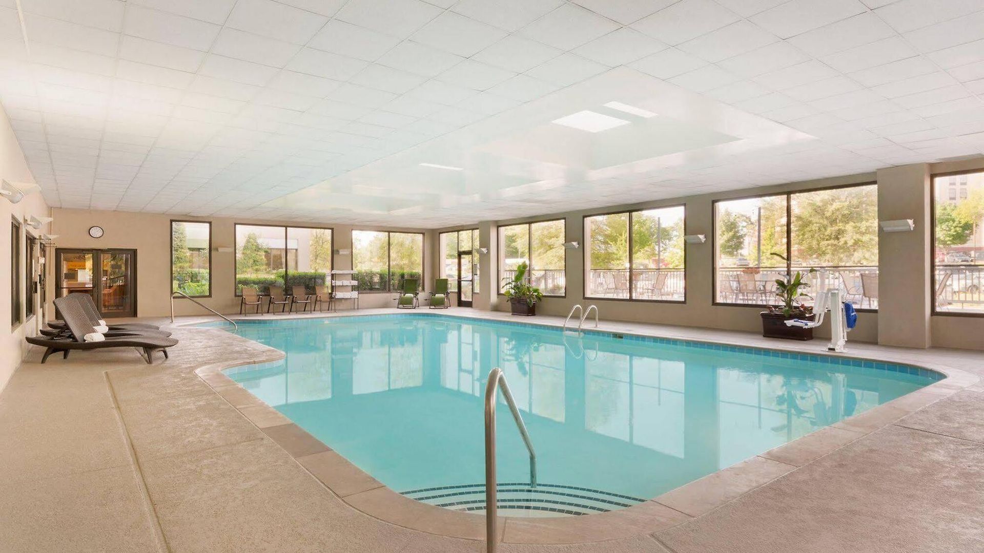 Hotel Radisson Airport 4*