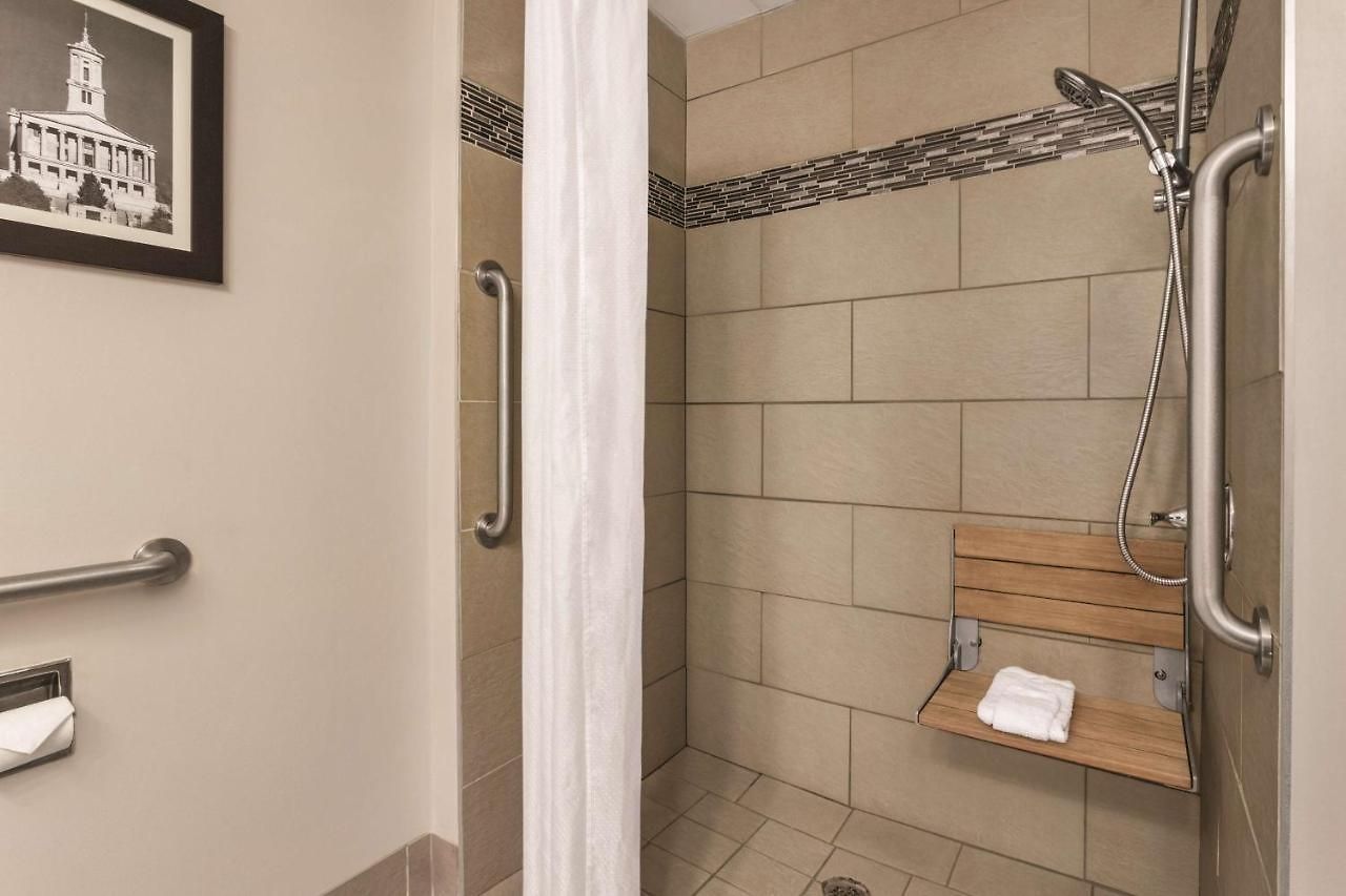 Hotel Country & By Radisson, Airport East, Tn 4*