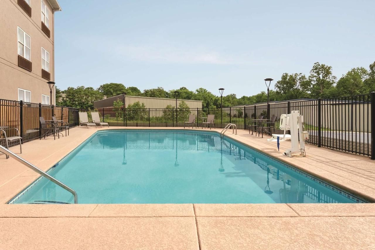 Hotel Country & By Radisson, Airport East, Tn 4*