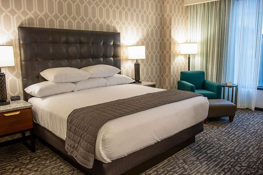 Hotel Drury Plaza Downtown 4*