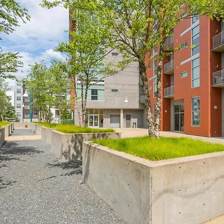 Unfurnished Amazing Layout W Balcony & Storage 30 Day Minimum Holiday home Nashville
