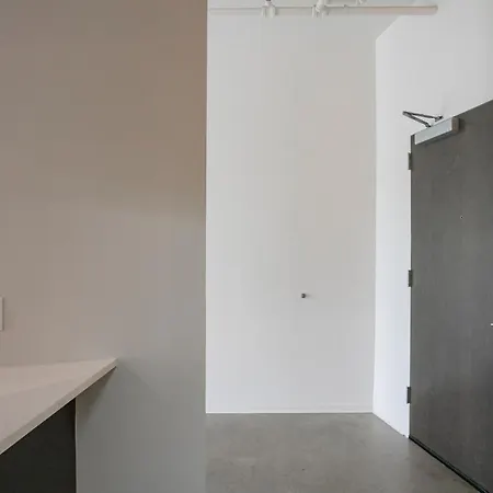 Holiday home Unfurnished Amazing Layout W Balcony & Storage 30 Day Minimum Nashville