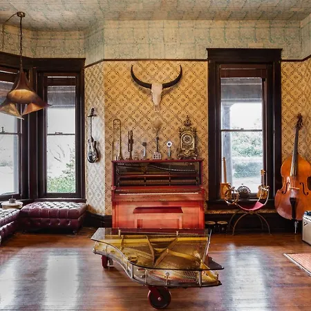 Urban Cowboy Hotel 4*