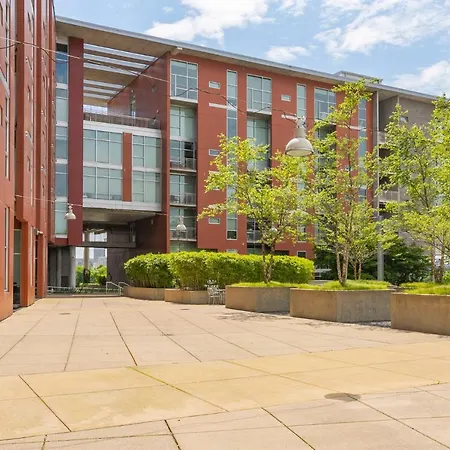 Unfurnished Amazing Layout W Balcony & Storage 30 Day Minimum *