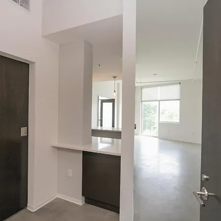 Unfurnished Amazing Layout W Balcony & Storage 30 Day Minimum *