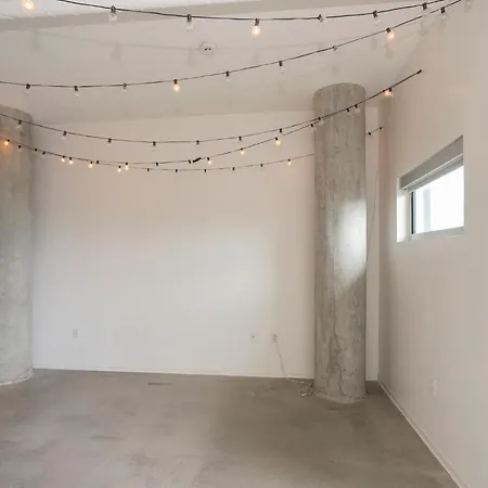 Unfurnished Amazing Layout W Balcony & Storage 30 Day Minimum * Nashville