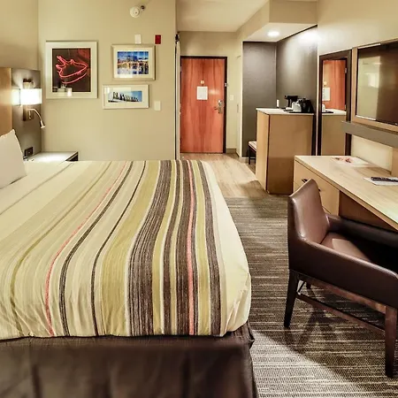 Country & By Radisson Airport Tn 4*