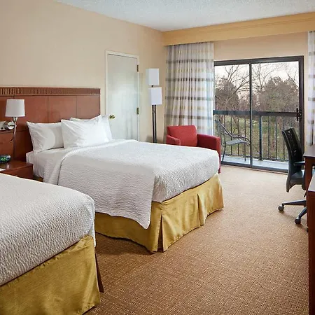 Courtyard By Marriott Airport 3*