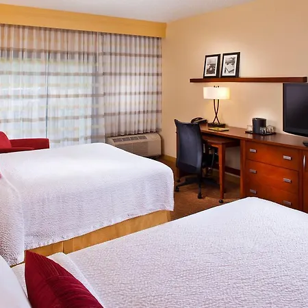 Courtyard By Marriott Airport 3*