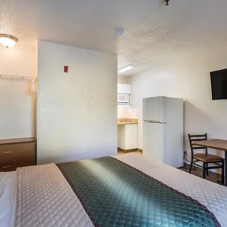 Hometowne - Airport/briley Pkwy Hotel