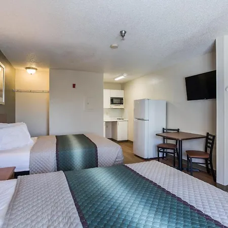 Hotel Hometowne - Airport/briley Pkwy 2*