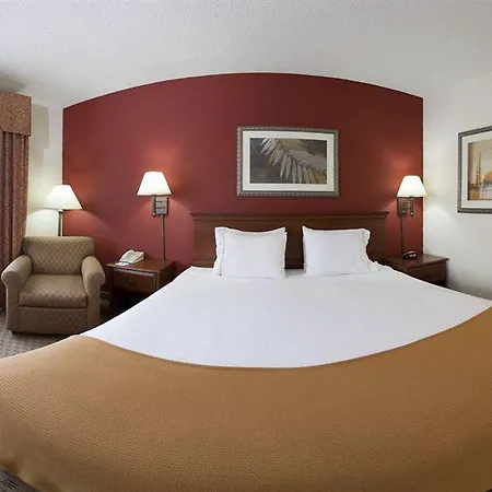 Hotel Express Airport By Ihg 3*