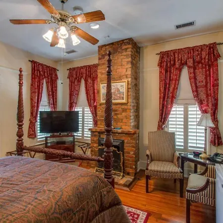 The Timothy Demonbreun House Bed & Breakfast Nashville
