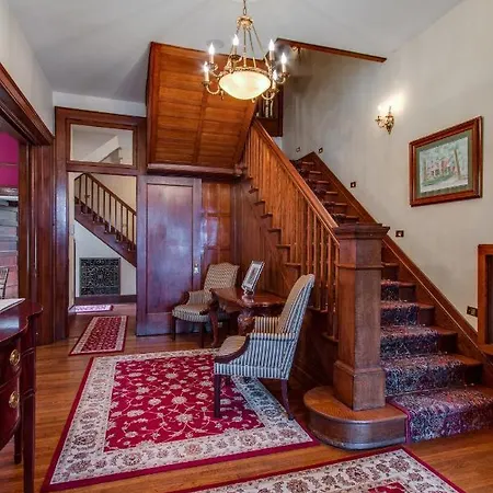 The Timothy Demonbreun House Bed & Breakfast *