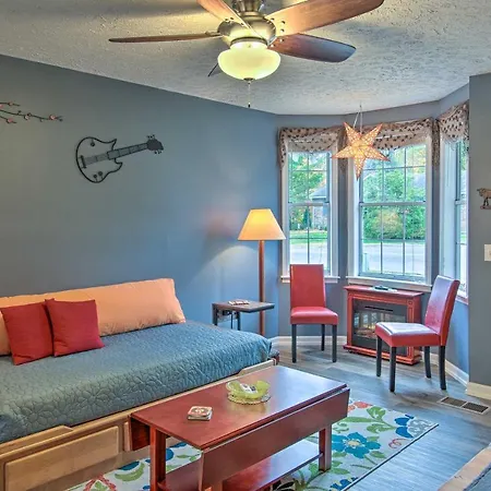Holiday home Lively East Pad: Walk To Bars & Eateries