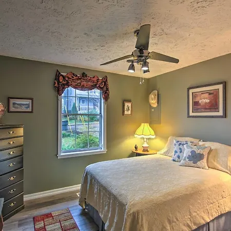 Holiday home Lively East Pad: Walk To Bars & Eateries Nashville