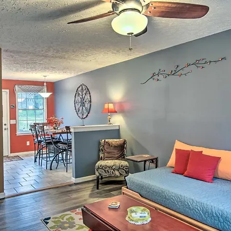 Holiday home Lively East Pad: Walk To Bars & Eateries Nashville