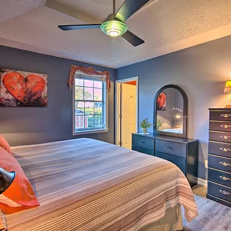 Holiday home Lively East Pad: Walk To Bars & Eateries Nashville