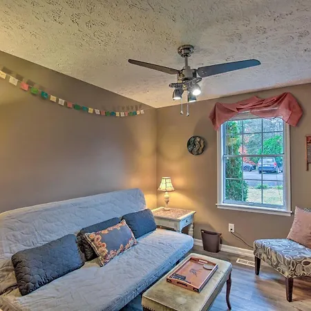 Lively East Pad: Walk To Bars & Eateries