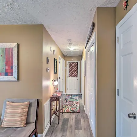Lively East Pad: Walk To Bars & Eateries *
