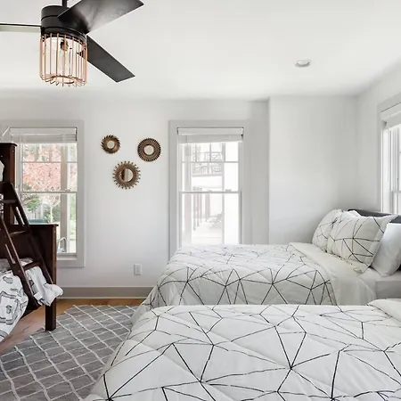 Brand New Luxury Near Downtown Holiday home Nashville