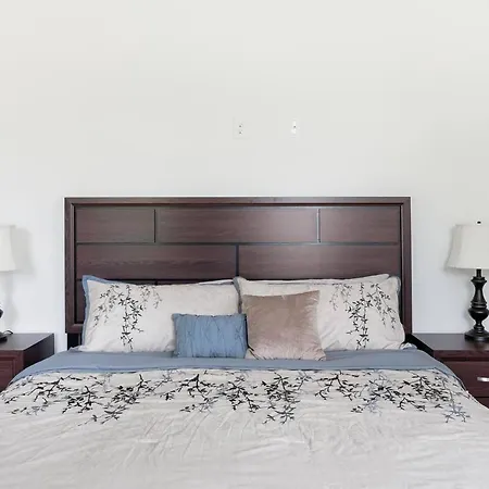 Holiday home Brand New Luxury Near Downtown